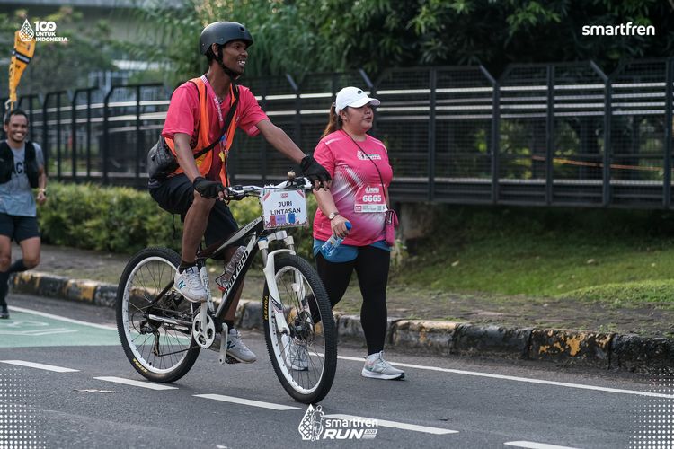 Race photo from Smartfren Run 2025 
