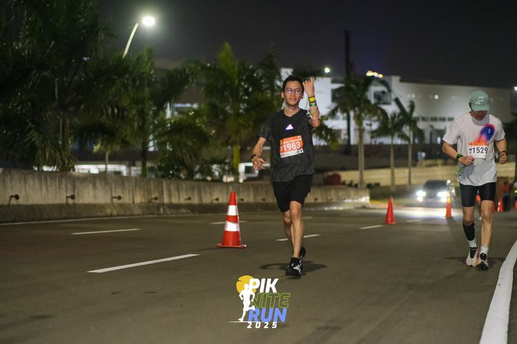 Race photo from PIK NITE RUN 2025