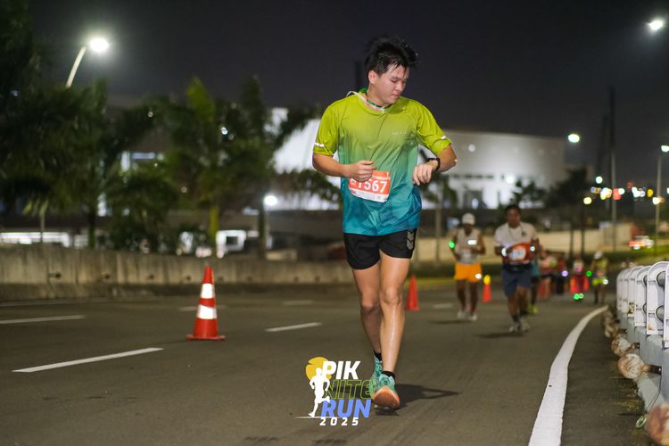 Race photo from PIK NITE RUN 2025