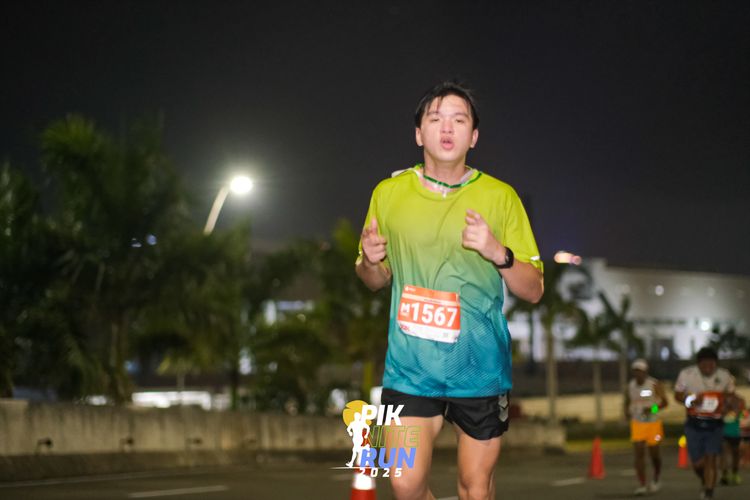 Race photo from PIK NITE RUN 2025