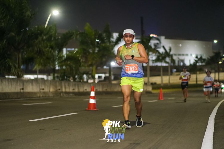 Race photo from PIK NITE RUN 2025