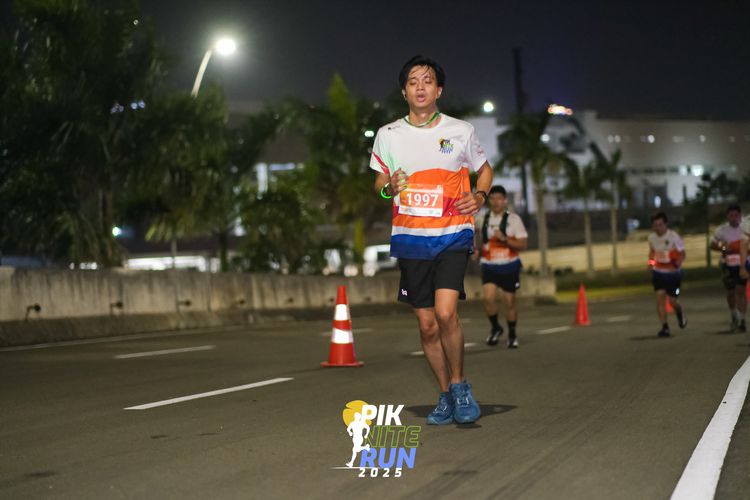 Race photo from PIK NITE RUN 2025