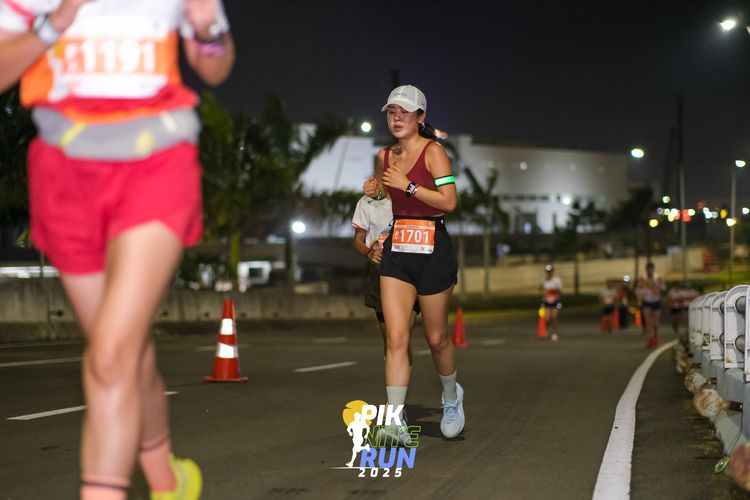 Race photo from PIK NITE RUN 2025