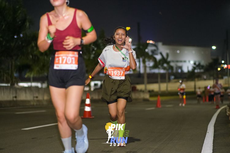 Race photo from PIK NITE RUN 2025