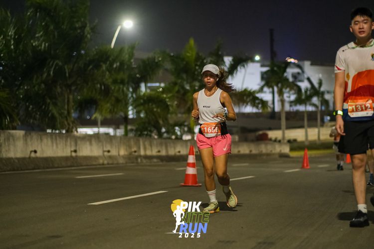 Race photo from PIK NITE RUN 2025
