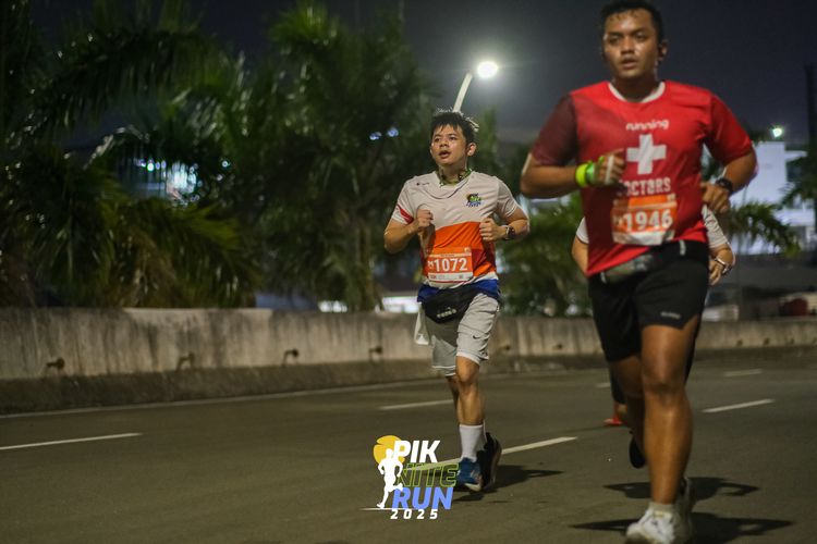 Race photo from PIK NITE RUN 2025