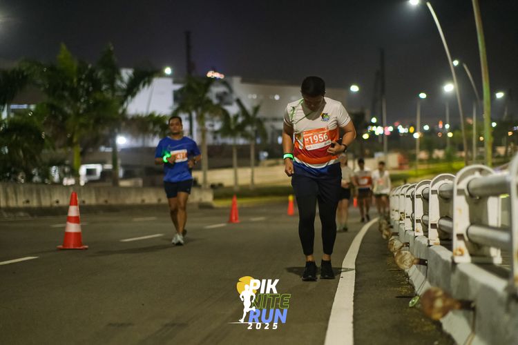 Race photo from PIK NITE RUN 2025