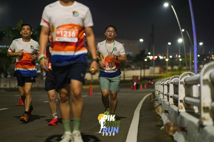 Race photo from PIK NITE RUN 2025