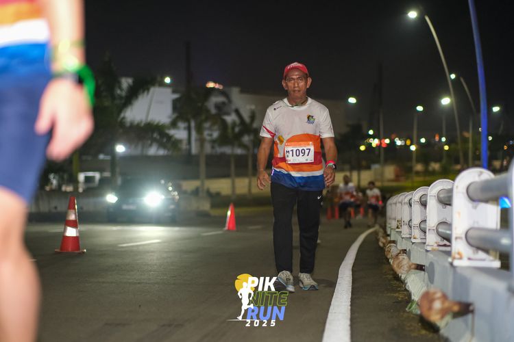 Race photo from PIK NITE RUN 2025