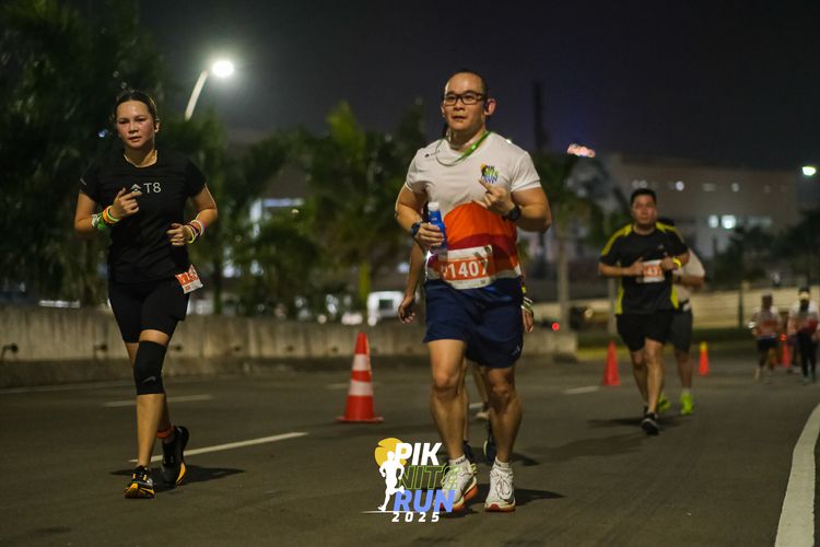 Race photo from PIK NITE RUN 2025