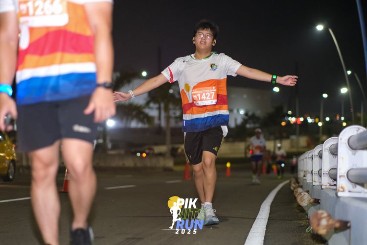 Race photo from PIK NITE RUN 2025
