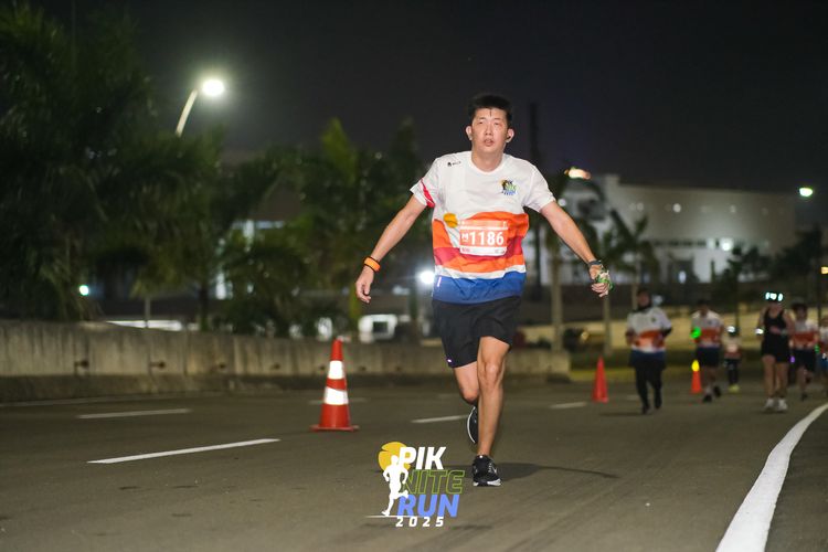 Race photo from PIK NITE RUN 2025