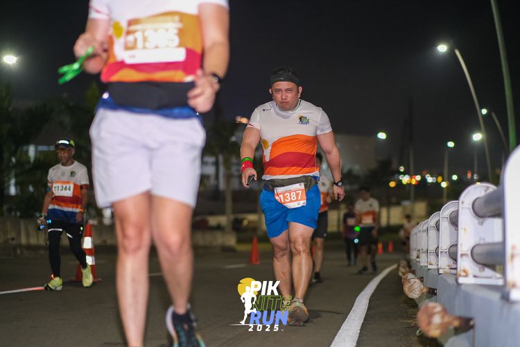 Race photo from PIK NITE RUN 2025