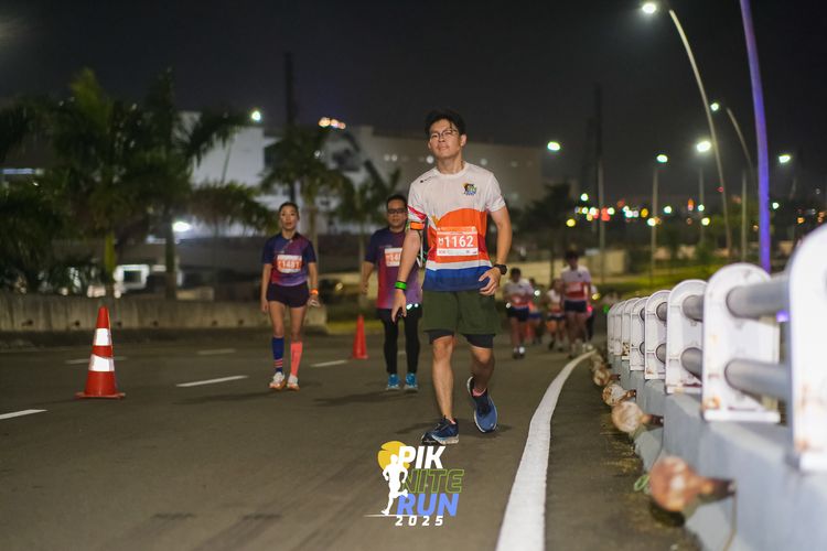 Race photo from PIK NITE RUN 2025