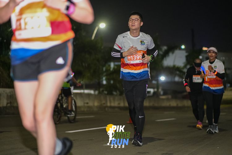 Race photo from PIK NITE RUN 2025