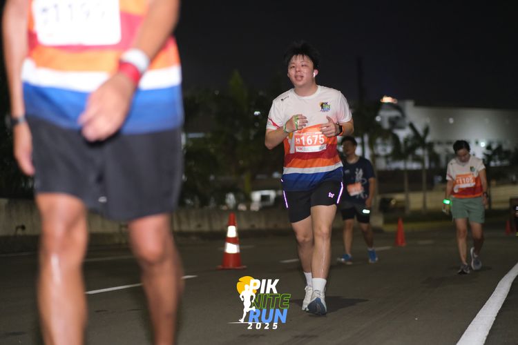 Race photo from PIK NITE RUN 2025