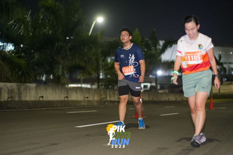 Race photo from PIK NITE RUN 2025