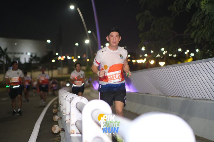 Race photo from PIK NITE RUN 2025