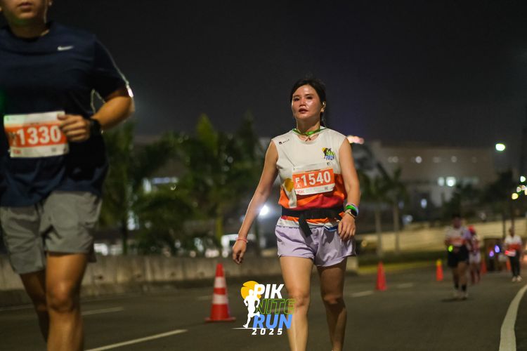 Race photo from PIK NITE RUN 2025