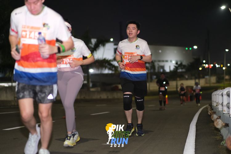 Race photo from PIK NITE RUN 2025