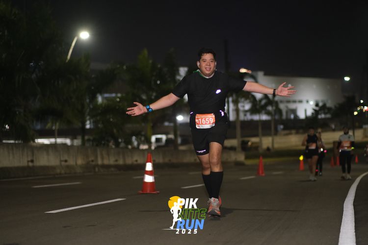 Race photo from PIK NITE RUN 2025