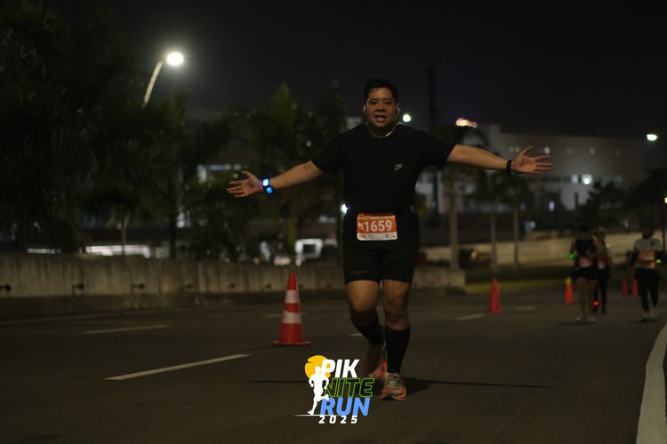 Race photo from PIK NITE RUN 2025