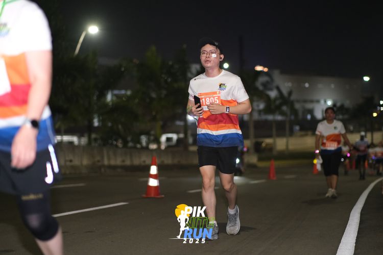 Race photo from PIK NITE RUN 2025