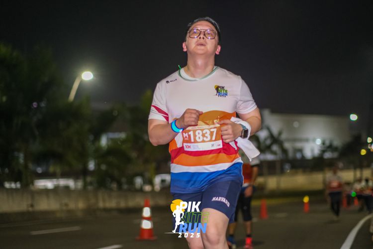 Race photo from PIK NITE RUN 2025