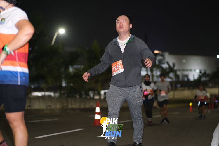 Race photo from PIK NITE RUN 2025