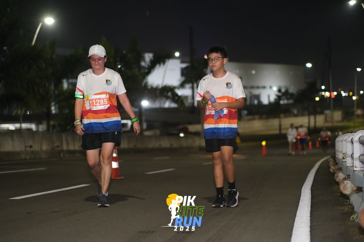 Race photo from PIK NITE RUN 2025