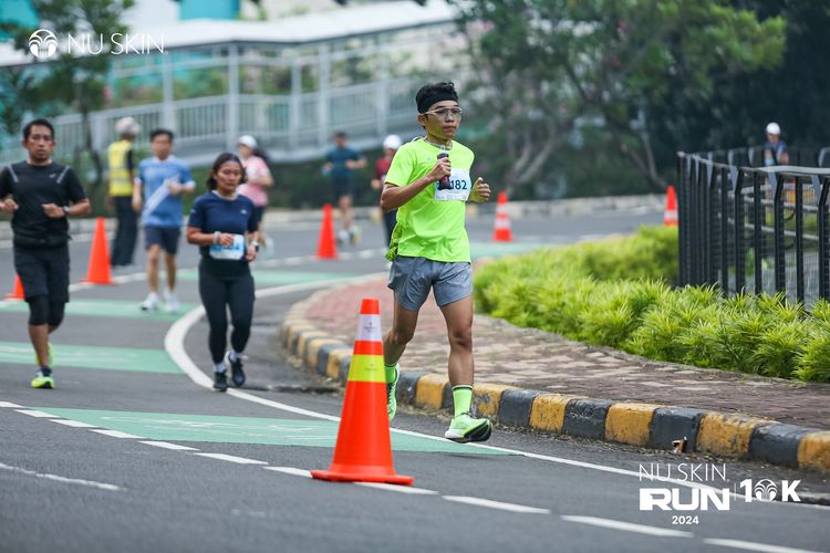 Race photo from Nu Skin Run 10K