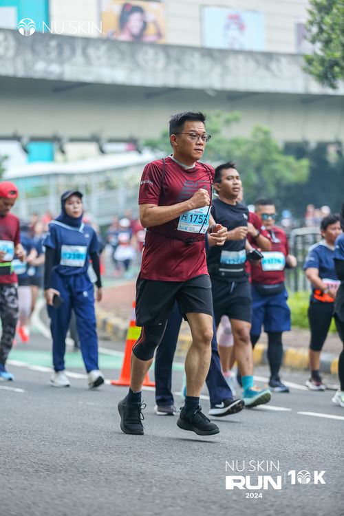 Race photo from Nu Skin Run 10K