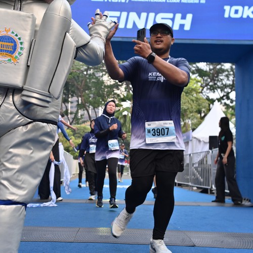 Race photo from KEMLU RUN 2026