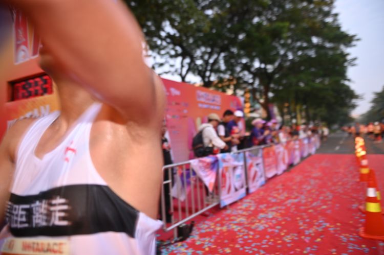 Race photo from NOTARACE 2025