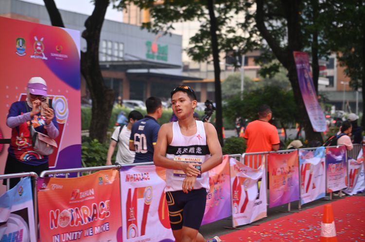 Race photo from NOTARACE 2025