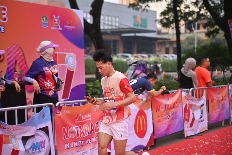 Race photo from NOTARACE 2025