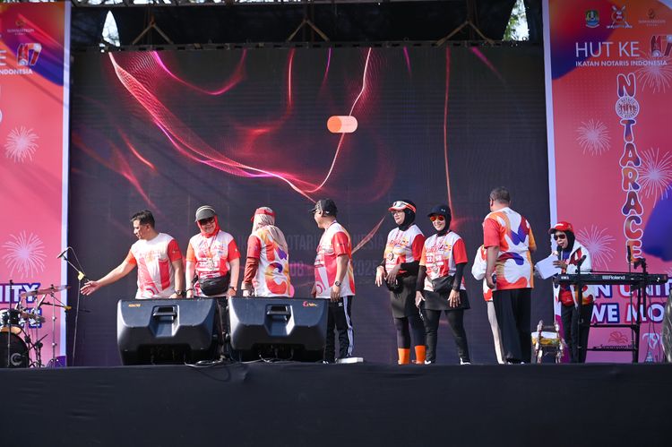 Race photo from NOTARACE 2025