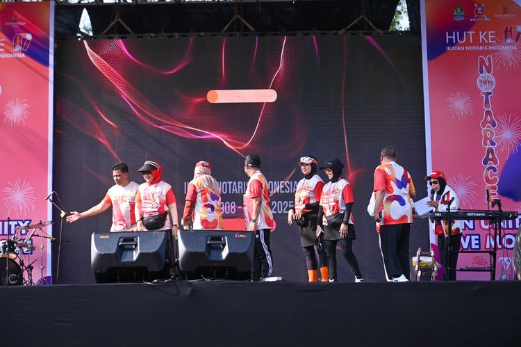 Race photo from NOTARACE 2025
