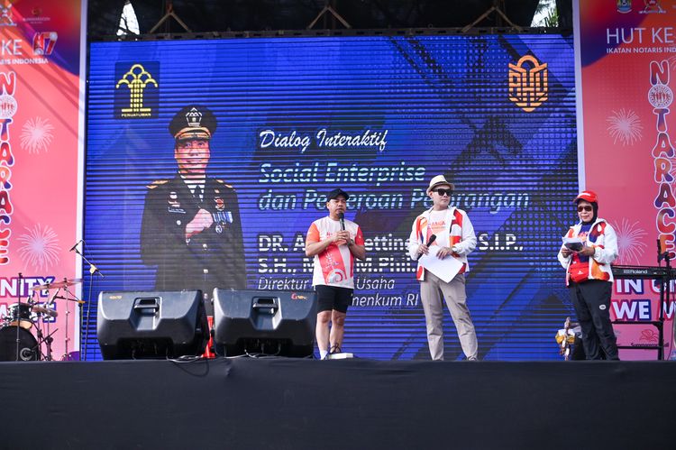Race photo from NOTARACE 2025