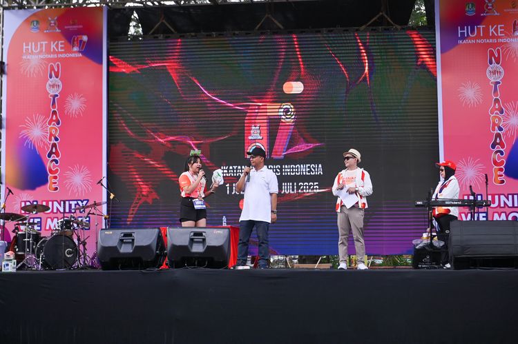 Race photo from NOTARACE 2025