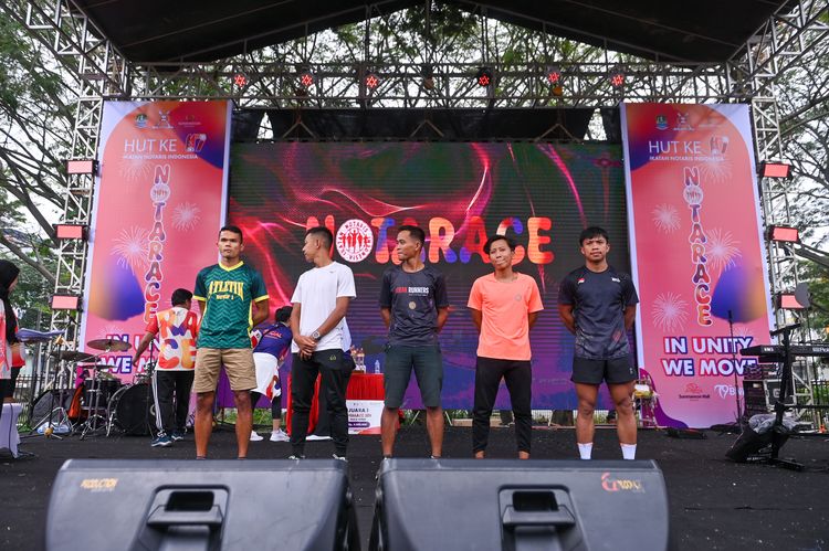 Race photo from NOTARACE 2025