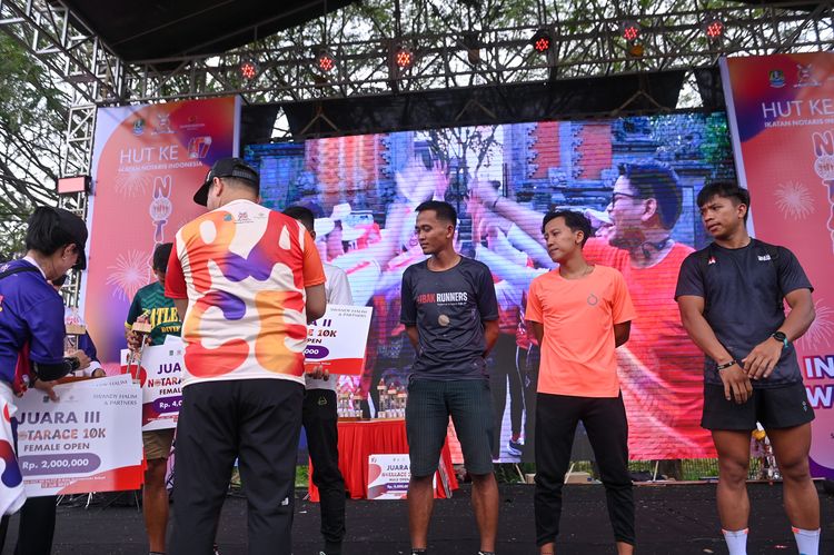 Race photo from NOTARACE 2025