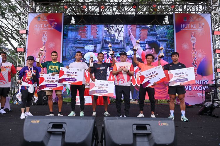 Race photo from NOTARACE 2025