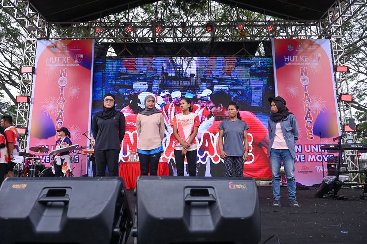 Race photo from NOTARACE 2025
