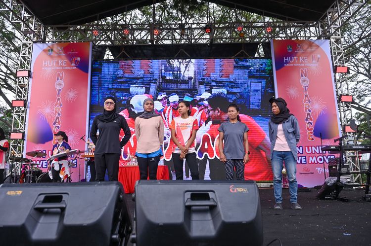 Race photo from NOTARACE 2025