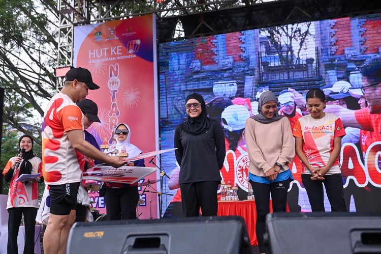 Race photo from NOTARACE 2025