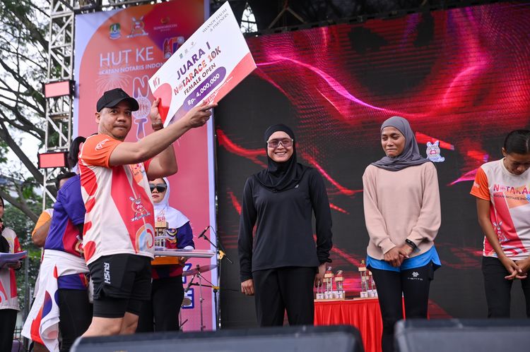 Race photo from NOTARACE 2025