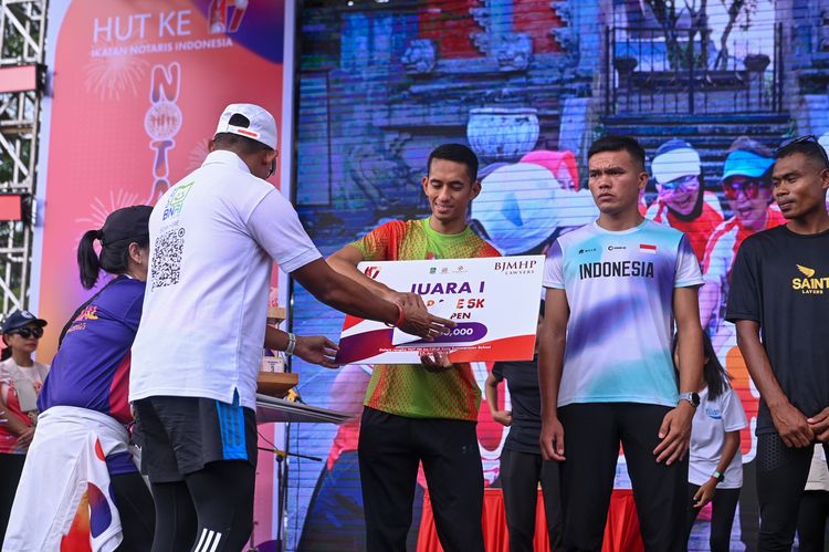 Race photo from NOTARACE 2025
