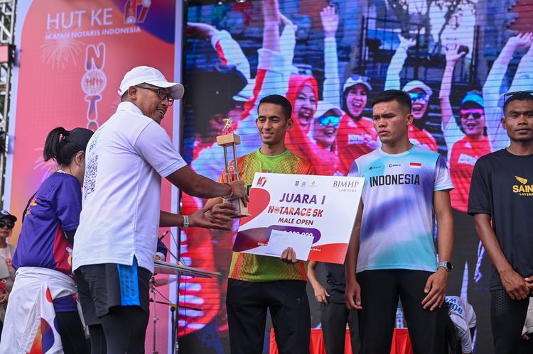 Race photo from NOTARACE 2025