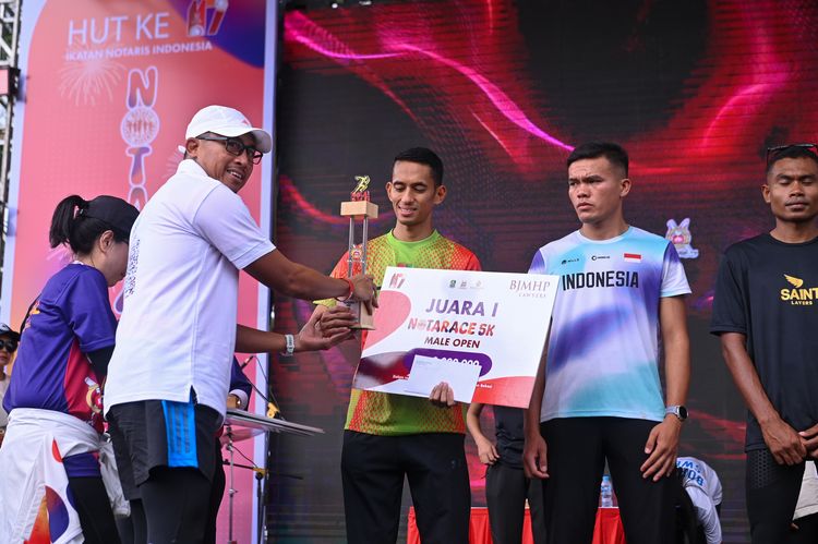 Race photo from NOTARACE 2025